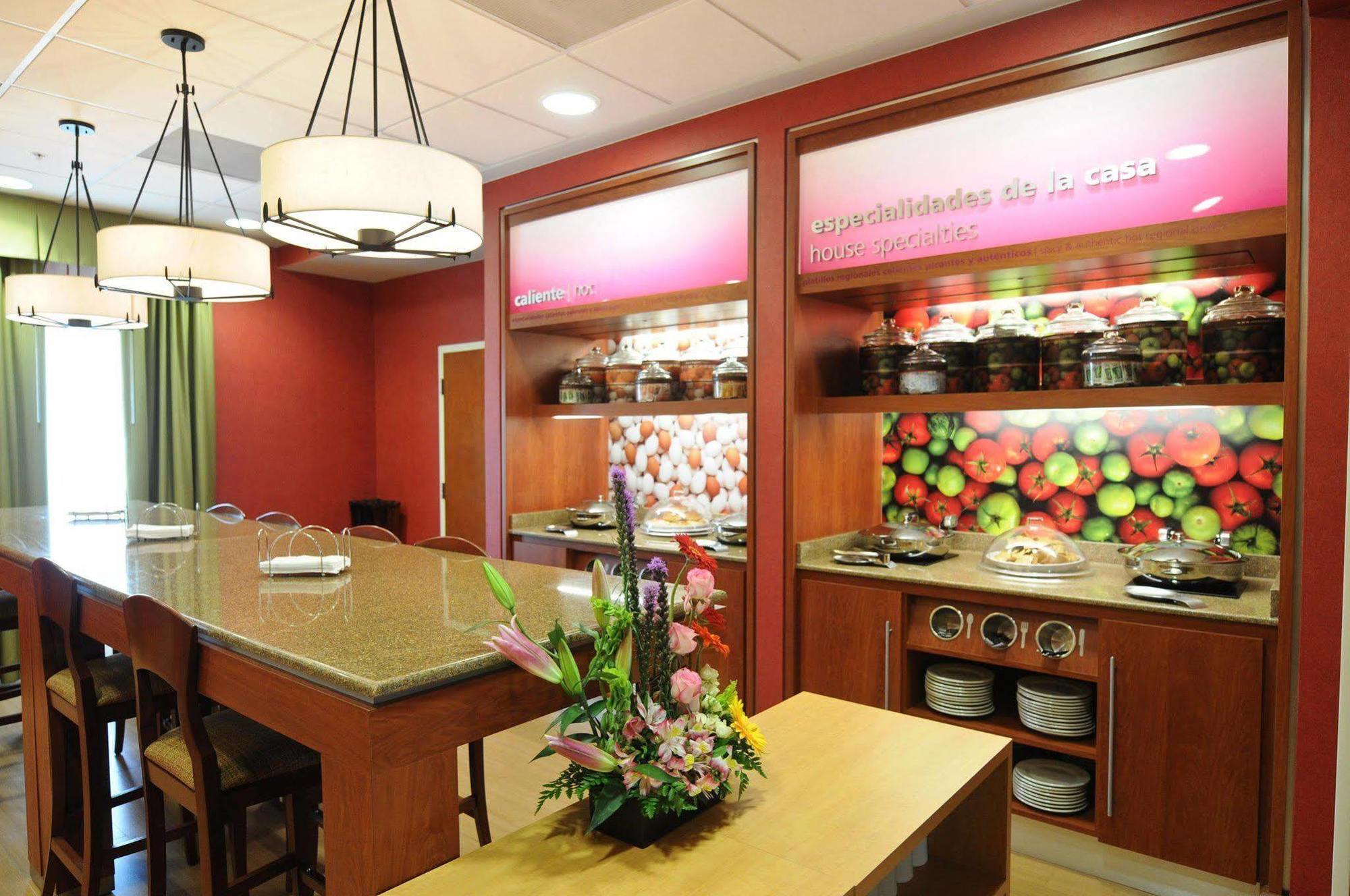 Hampton By Hilton Queretaro Tecnologico Hotel Restaurant billede
